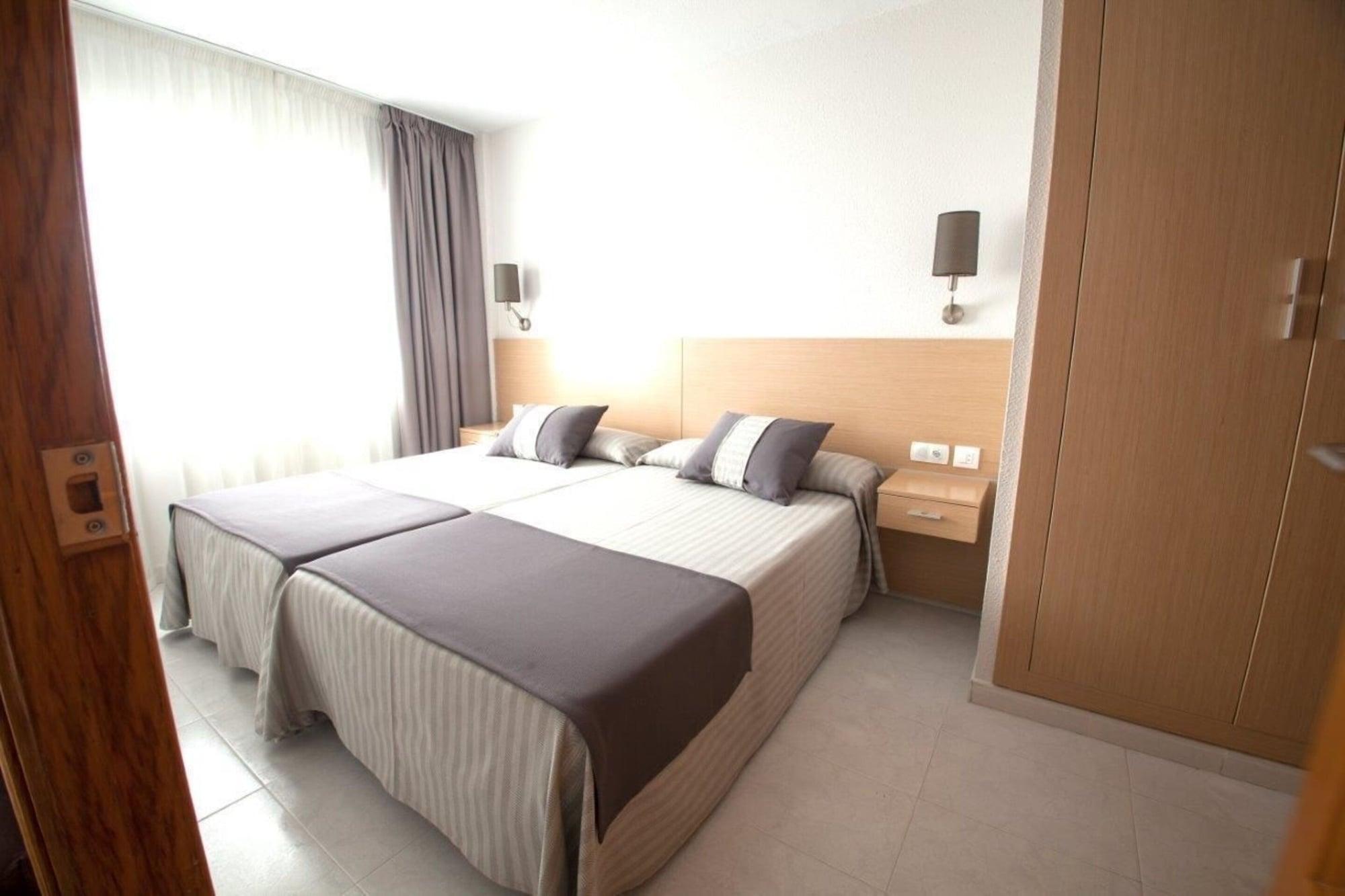 Acuazul Aparthotel 4*
